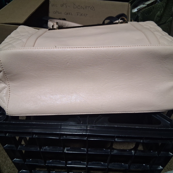 No Boundaries Light Pink Quilted Crossbody Bag - Picture 2 of 4